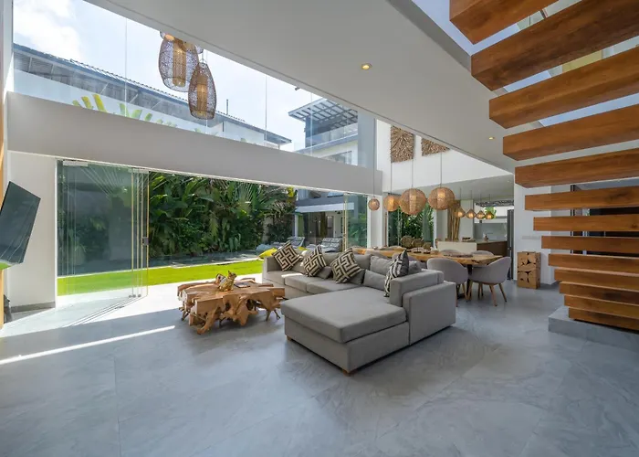 The Jendela House - Luxury 5br With Sauna, Jacuzzi And Rooftop تْشانغو