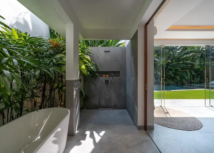 The Jendela House - Luxury 5br With Sauna, Jacuzzi And Rooftop فيلة