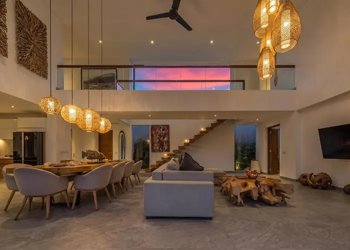 The Jendela House - Luxury 5br With Sauna, Jacuzzi And Rooftop 别墅 *