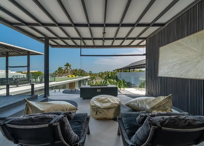The Jendela House - Luxury 5br With Sauna, Jacuzzi And Rooftop فيلة