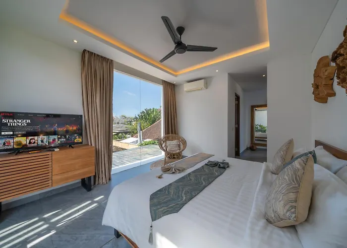 The Jendela House - Luxury 5br With Sauna, Jacuzzi And Rooftop فيلة