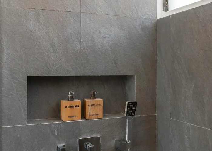 فيلة The Jendela House - Luxury 5br With Sauna, Jacuzzi And Rooftop تْشانغو