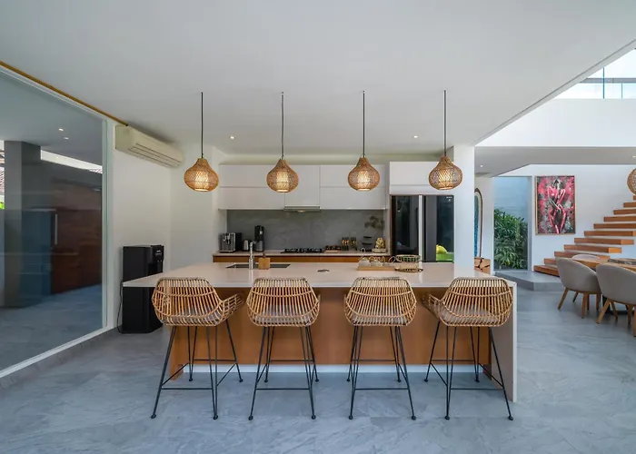The Jendela House - Luxury 5br With Sauna, Jacuzzi And Rooftop
