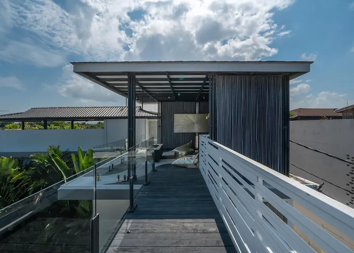 The Jendela House - Luxury 5br With Sauna, Jacuzzi And Rooftop *