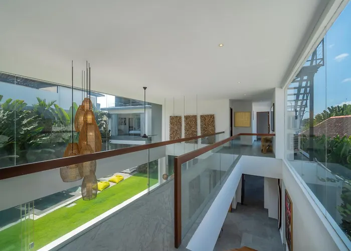 The Jendela House - Luxury 5br With Sauna, Jacuzzi And Rooftop