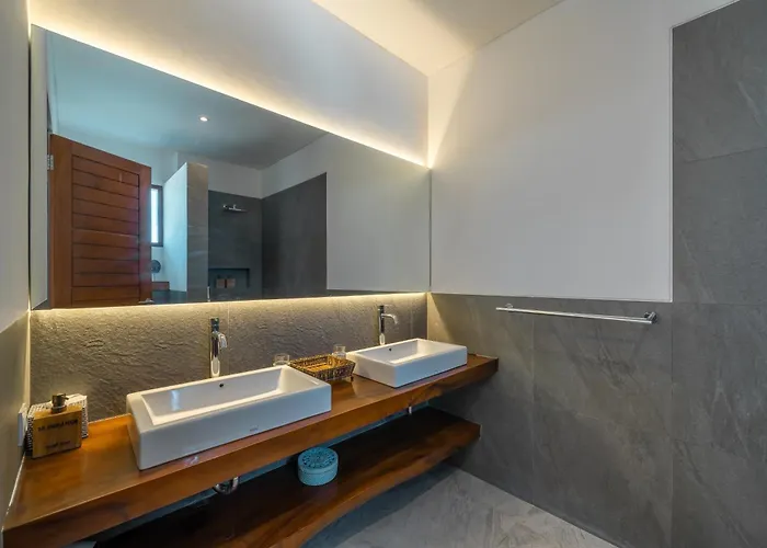 The Jendela House - Luxury 5br With Sauna, Jacuzzi And Rooftop * 坎古