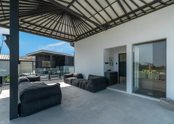 别墅 The Jendela House - Luxury 5br With Sauna, Jacuzzi And Rooftop *