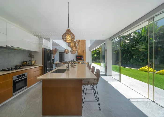 The Jendela House - Luxury 5br With Sauna, Jacuzzi And Rooftop