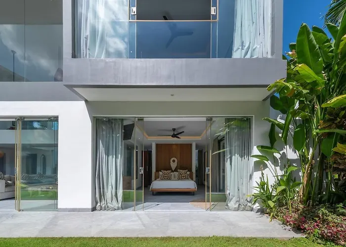 The Jendela House - Luxury 5br With Sauna, Jacuzzi And Rooftop 别墅
