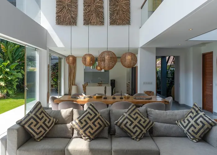 The Jendela House - Luxury 5br With Sauna, Jacuzzi And Rooftop *
