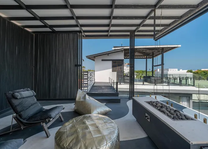 The Jendela House - Luxury 5br With Sauna, Jacuzzi And Rooftop * تْشانغو