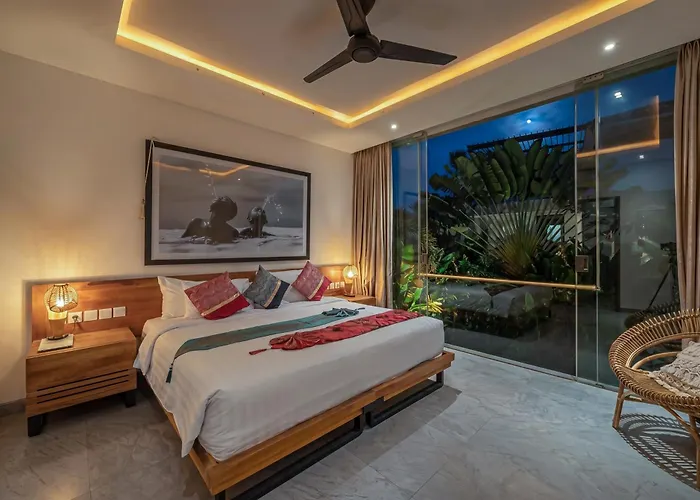 The Jendela House - Luxury 5br With Sauna, Jacuzzi And Rooftop 别墅 坎古