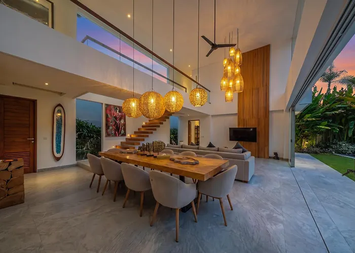 The Jendela House - Luxury 5br With Sauna, Jacuzzi And Rooftop فيلة تْشانغو